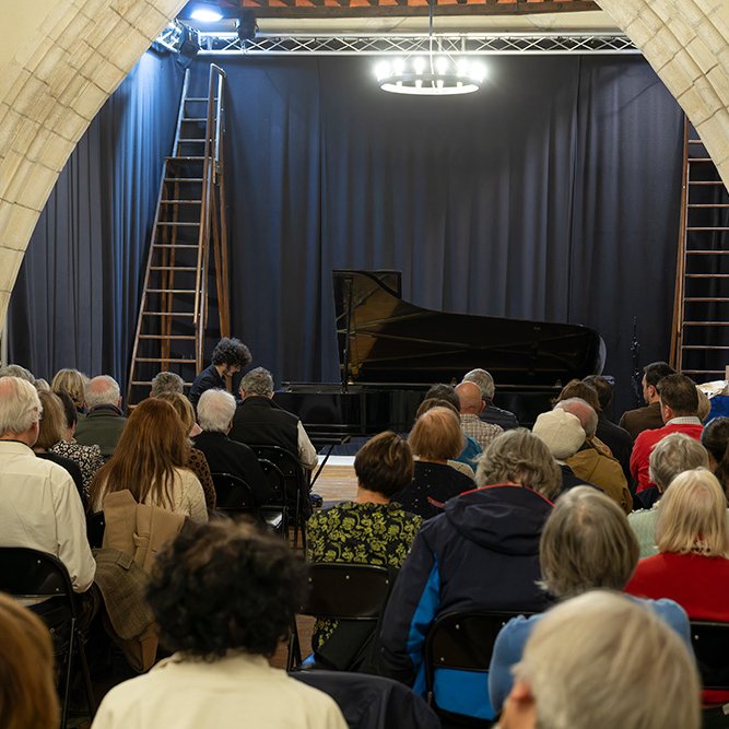 Récital du 19 novembre 2023 - Photo Rémy SALAÜN - Tous droits réservés <strong>Récital du 19 novembre 2023</strong> <small>- Photo Rémy SALAÜN - Tous droits réservés</small>